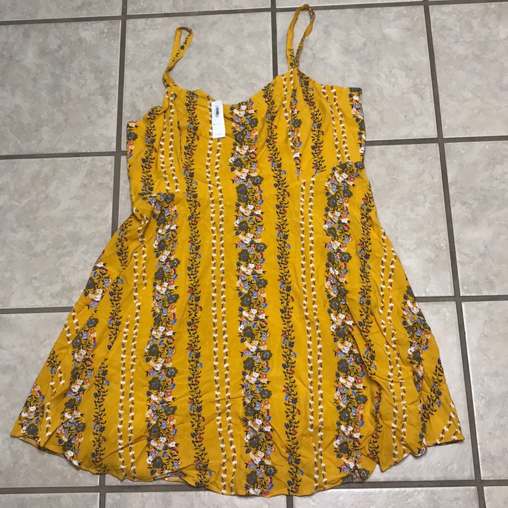 ✨Cute (NWT) Old Navy dress✨
